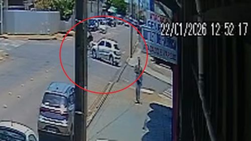 Câmera flagra acidente que deixou motociclista ferido no Bairro Alto Alegre