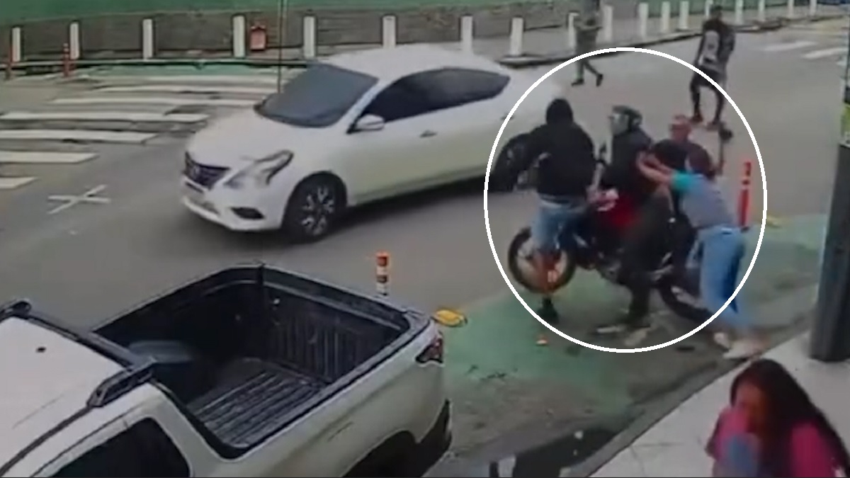 ‘Sessão de massagem’: Vídeo mostra assaltante sendo expulso por funcionários de loja e agredido por moradores