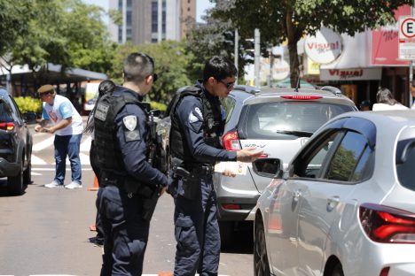 Blitz da Prevenção: ação educativa combate o uso de drogas e conscientiza sobre a não doação de esmolas