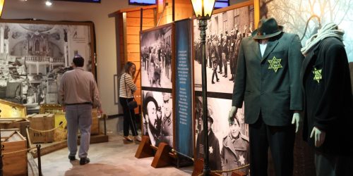 Pesquisa aponta que brasileiros têm pouco conhecimento do Holocausto Imagem referente a Pesquisa aponta que brasileiros têm pouco conhecimento do Holocausto