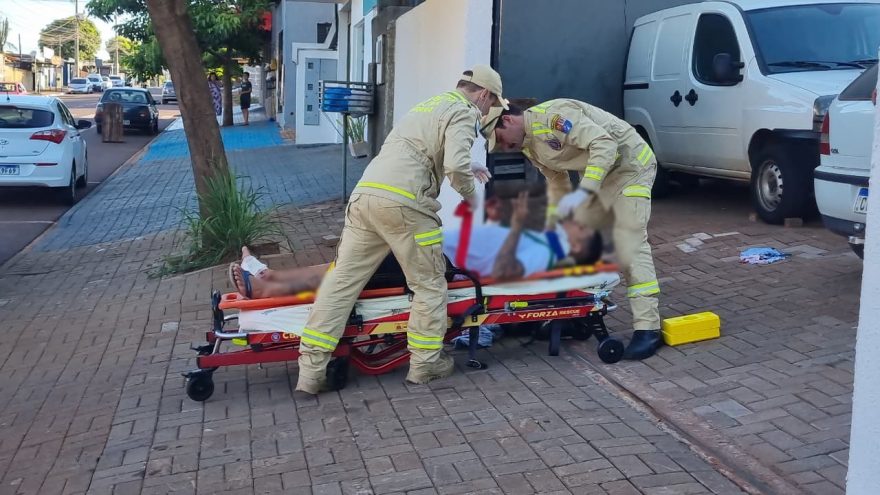 Motociclista fica ferido em acidente de trânsito na Rua Xavantes