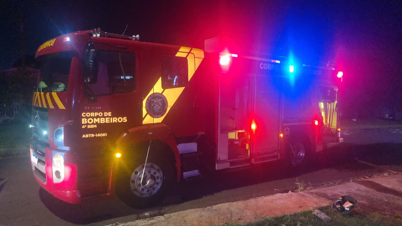 Fumaça assusta moradores e Bombeiros são acionados em residência no Periolo