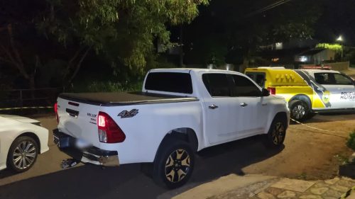 Hilux furtada na Rua Manoel Ribas é abandonada pelo ladrão no Bairro Neva