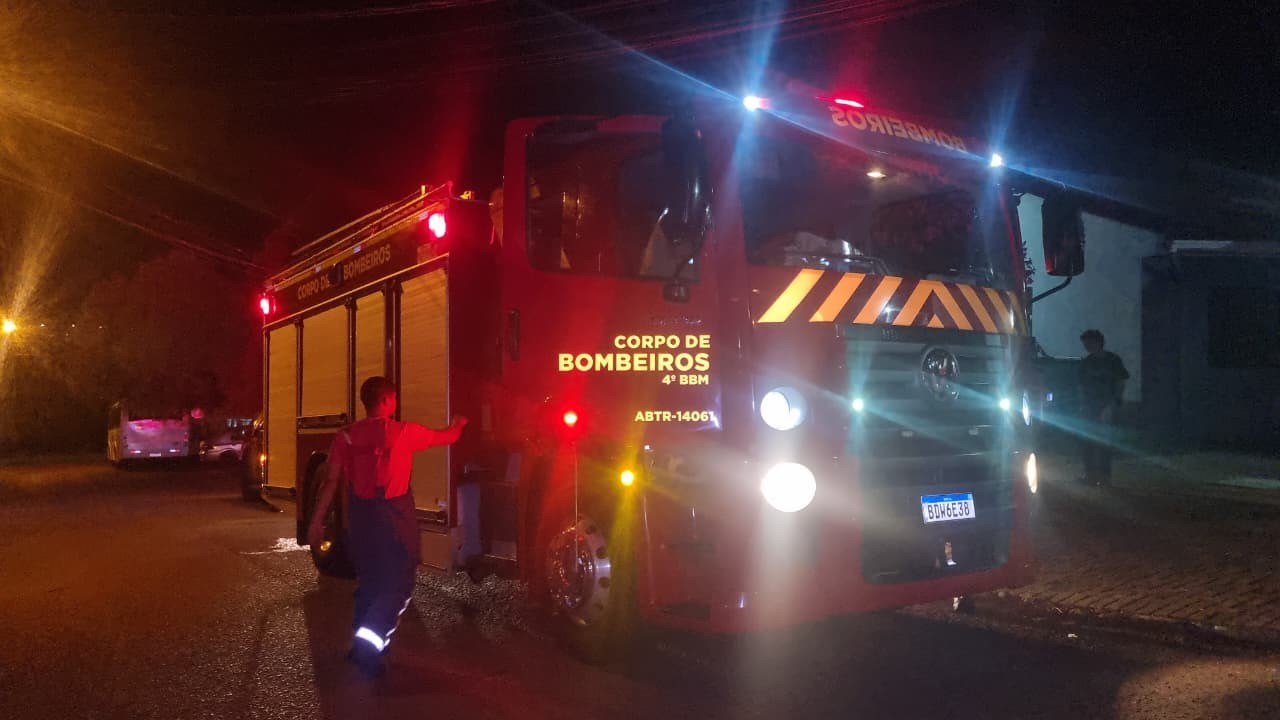 Curto em máquina de lavar mobiliza Bombeiros em residência no Brasmadeira