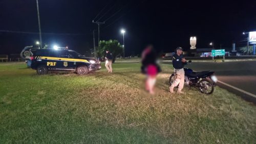 PRF intensifica fiscalização no Trevo do Guarujá; moto com R$ 7 mil em débitos é apreendida