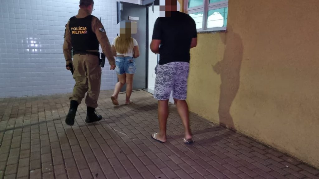 PM é acionada para atender vítima de violência doméstica e encaminha casal à Delegacia