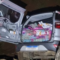 Imagem referente a EcoSport abarrotada de maconha sai da pista após perseguição da PRF na BR-277 em Santa Tereza do Oeste