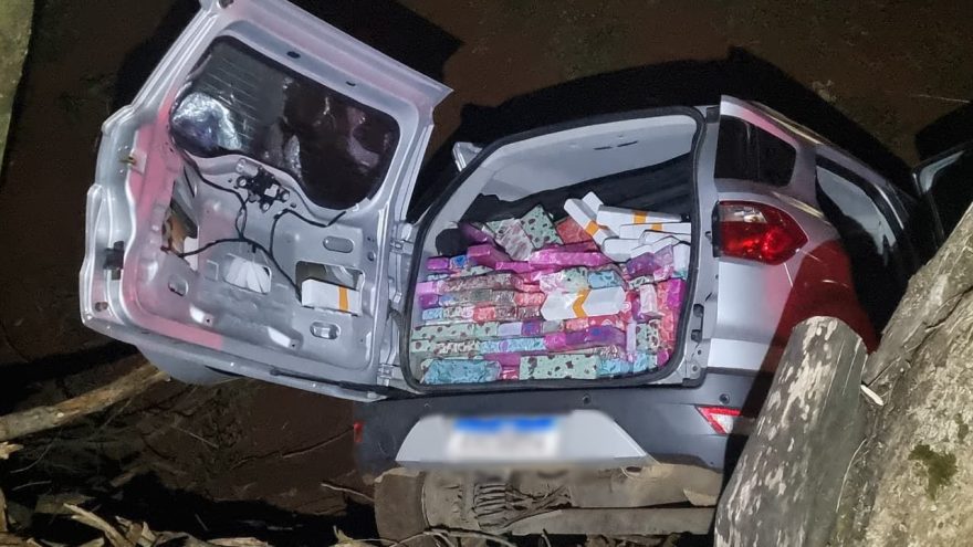 EcoSport abarrotada de maconha sai da pista após perseguição da PRF na BR-277 em Santa Tereza do Oeste