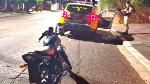 Motocicleta sem placa é apreendida no Centro de Cascavel