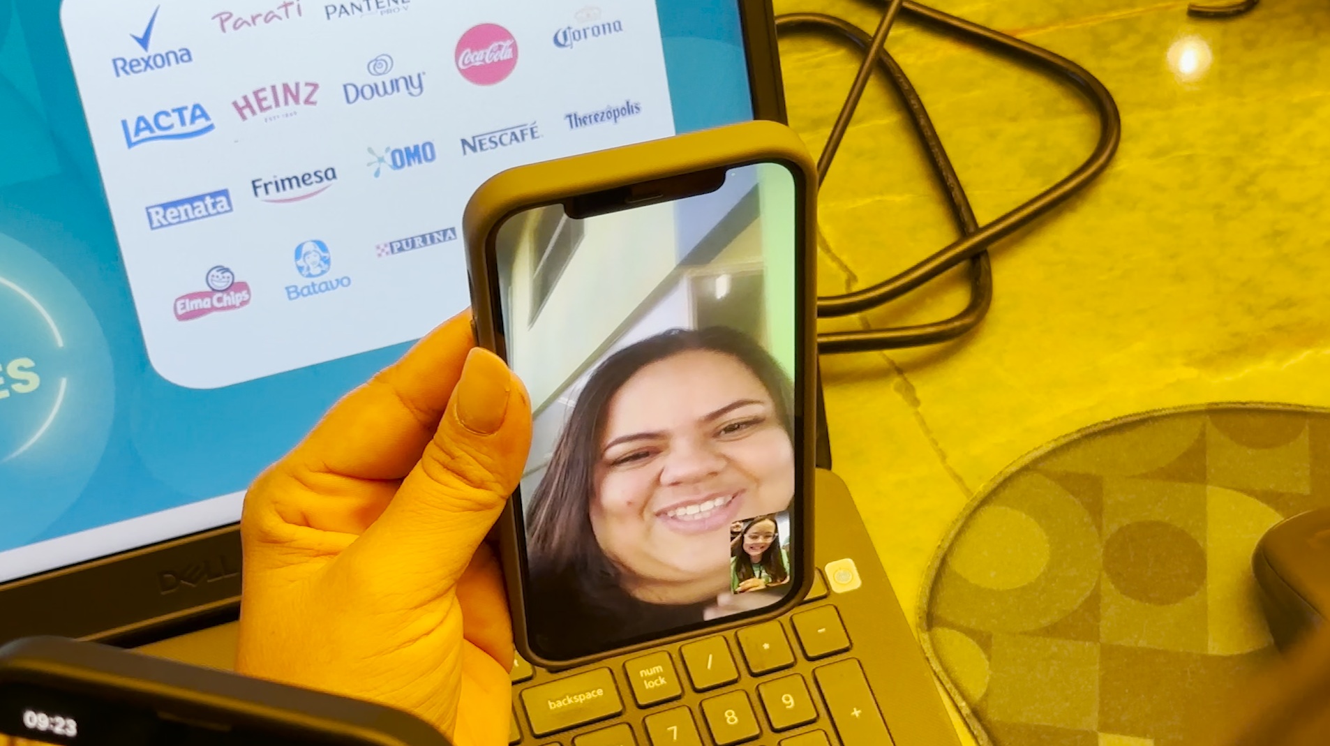 Emoção marca chamada de vídeo com ganhadora da Creta do Grupo Irani: "Vou fazer minha cirurgia"