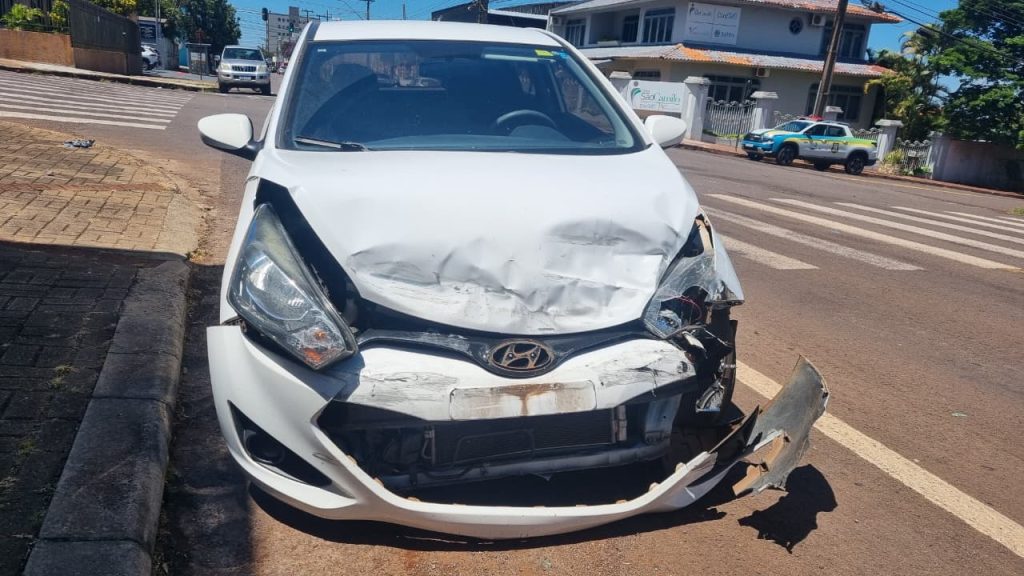 HB20 e Ranger se envolvem em acidente no bairro Parque São Paulo