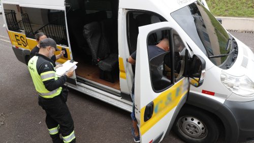 Com foco na segurança do transporte escolar, Transitar realiza 1ª vistoria de vans de 2026
