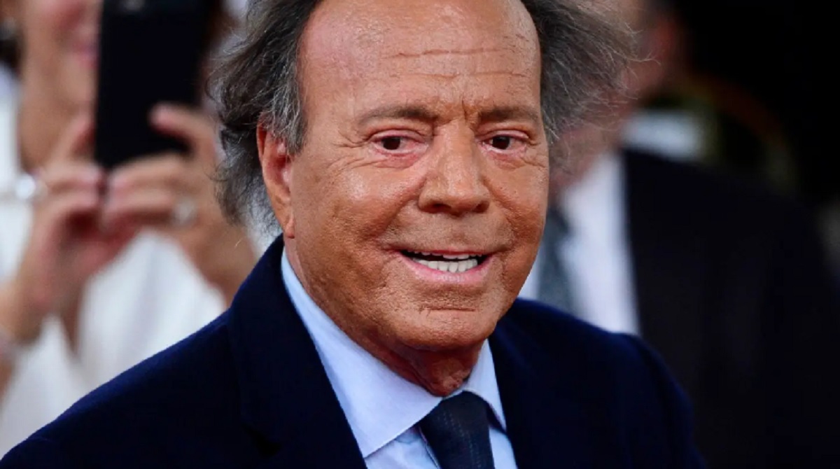 Justiça espanhola encerra apuração sobre denúncias sexuais contra o cantor Julio Iglesias Justiça espanhola encerra apuração sobre denúncias sexuais contra o cantor Julio Iglesias