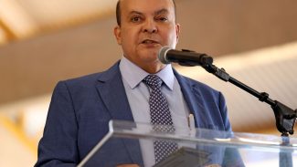 Oposição no DF pede impeachment de Ibaneis após citação por Vorcaro