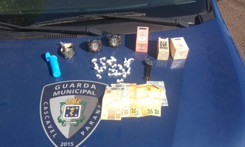 GM flagra adolescente e homem com tornozeleira em delivery de cocaína no Sanga Funda GM flagra adolescente e homem com tornozeleira em delivery de cocaína no Sanga Funda