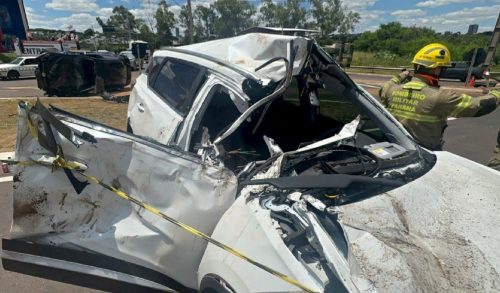 Acidente em frente ao Max Atacadista deixa idoso em estado gravíssimo e carros destruídos