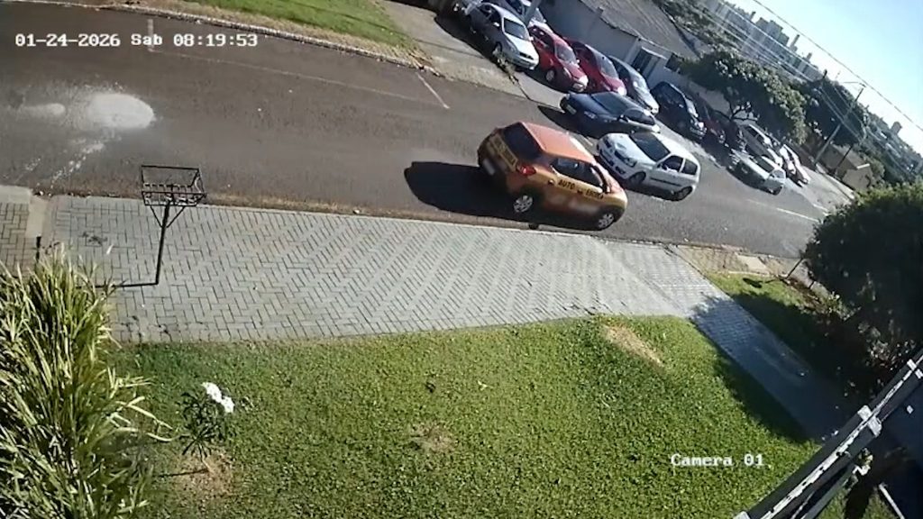 Mais um flagrante de carro de autoescola na contramão chama atenção em Cascavel