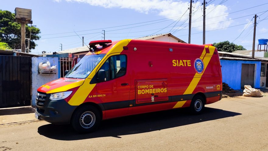 Homem é socorrido pelo SIATE após queda no Bairro Interlagos, em Cascavel