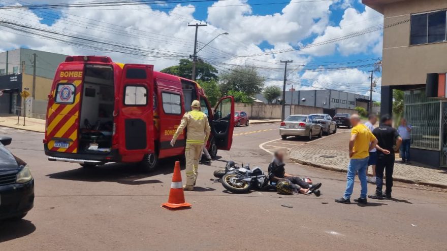 Motociclistas ficam feridos em acidente com Honda Civic no Parque São Paulo