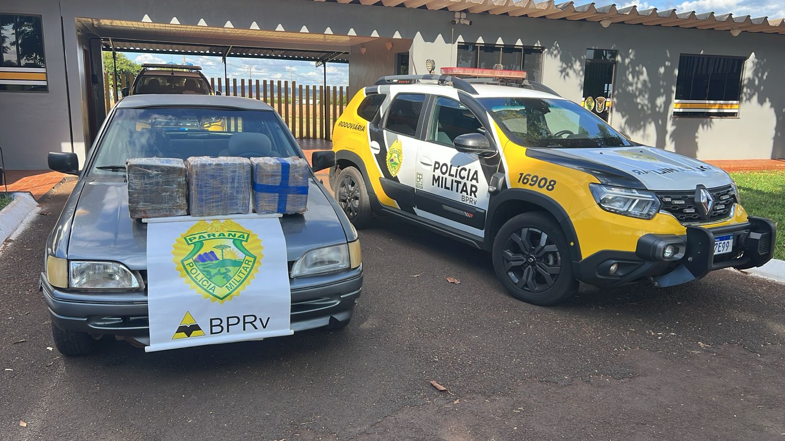 Homem dirigindo Escort com placas de Cascavel é flagrado com 30 quilos de maconha em Diamante D'Oeste
