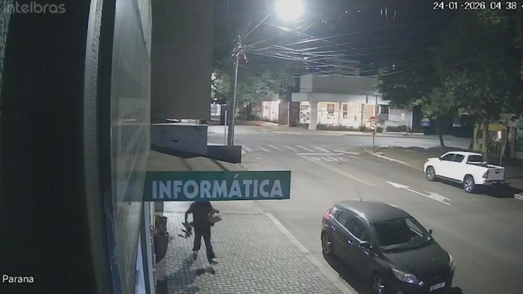 Vandalismo é registrado por câmera em empresa no Centro de Cascavel