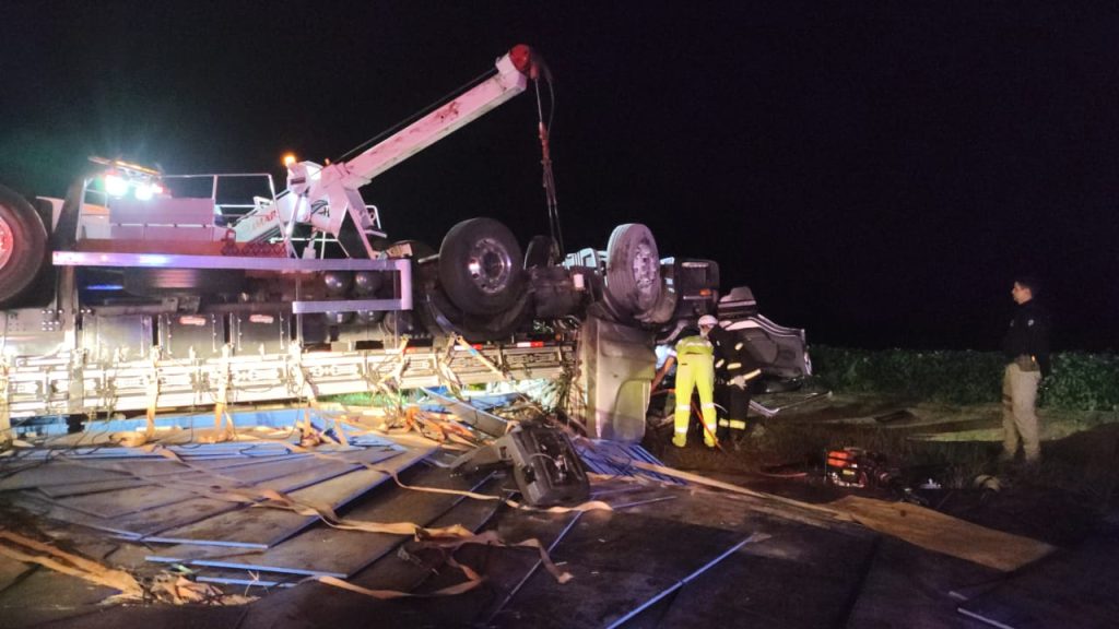 Motorista sofre lesões graves após acidente na BR-476, em Lapa