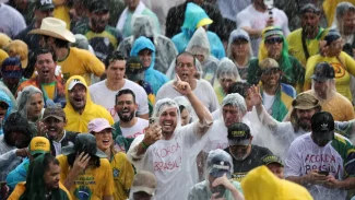 Raio atinge manifestantes na Praça do Cruzeiro, em Brasília