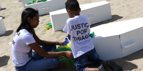 PMs acusados da morte de menino vão a júri popular, no Rio Imagem referente a PMs acusados da morte de menino vão a júri popular, no Rio