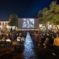 Sessão na praça emociona público da Mostra Tiradentes Imagem referente a Sessão na praça emociona público da Mostra Tiradentes