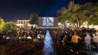 Sessão na praça emociona público da Mostra Tiradentes Sessão na praça emociona público da Mostra Tiradentes