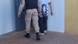 Mãe flagra vendedor de doces filmando filha e homem acaba detido pela PM em Cascavel