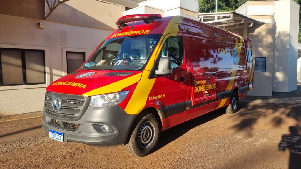 Jovem fica ferida após queda de motocicleta no bairro São Cristóvão Jovem fica ferida após queda de motocicleta no bairro São Cristóvão