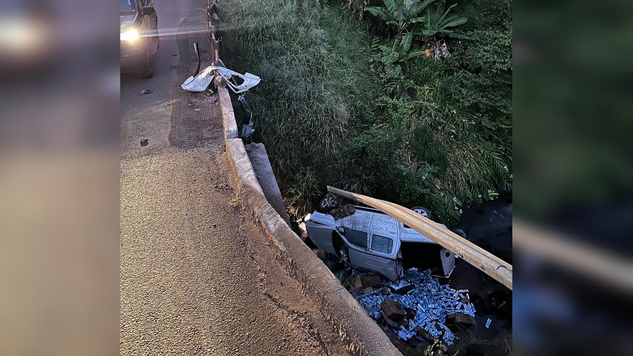 PRF apreende caminhonete abarrotada de cigarros contrabandeados após perseguição Imagem referente a PRF apreende caminhonete abarrotada de cigarros contrabandeados após perseguição