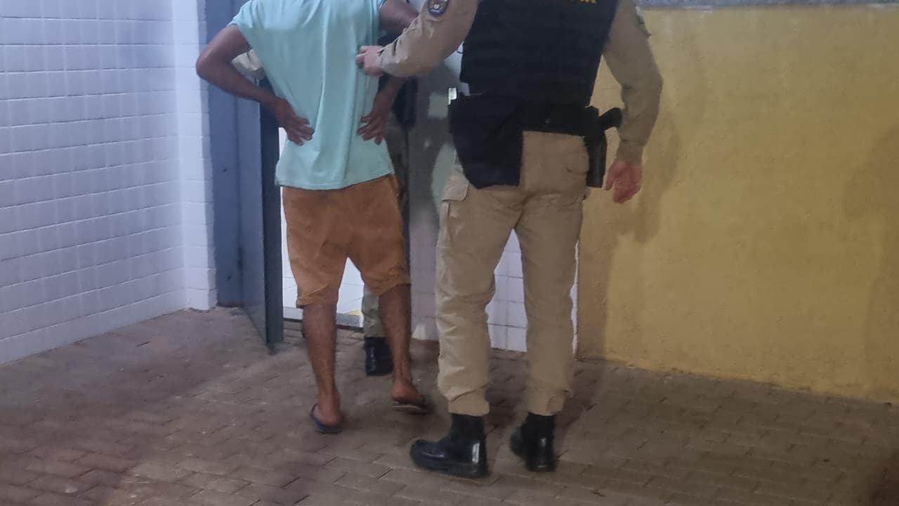 Mulher vai parar no hospital após ser agredida pelo companheiro com a porta do carro, no Universitário