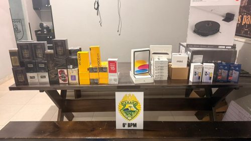 CHOQUE apreende contrabando em ônibus na Avenida Tancredo Neves CHOQUE apreende contrabando em ônibus na Avenida Tancredo Neves