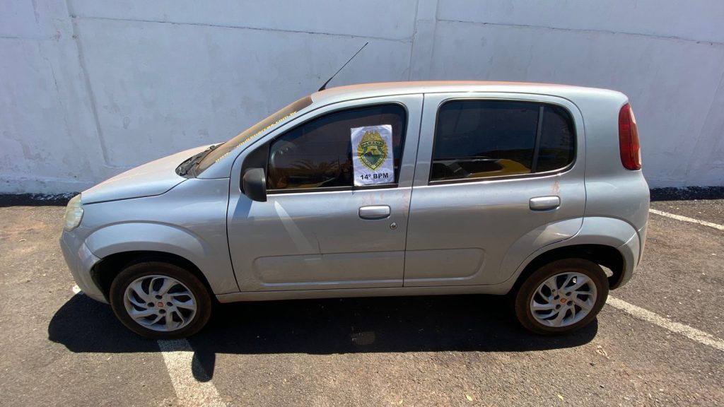 PM recupera Fiat Uno com alerta de roubo em Foz do Iguaçu