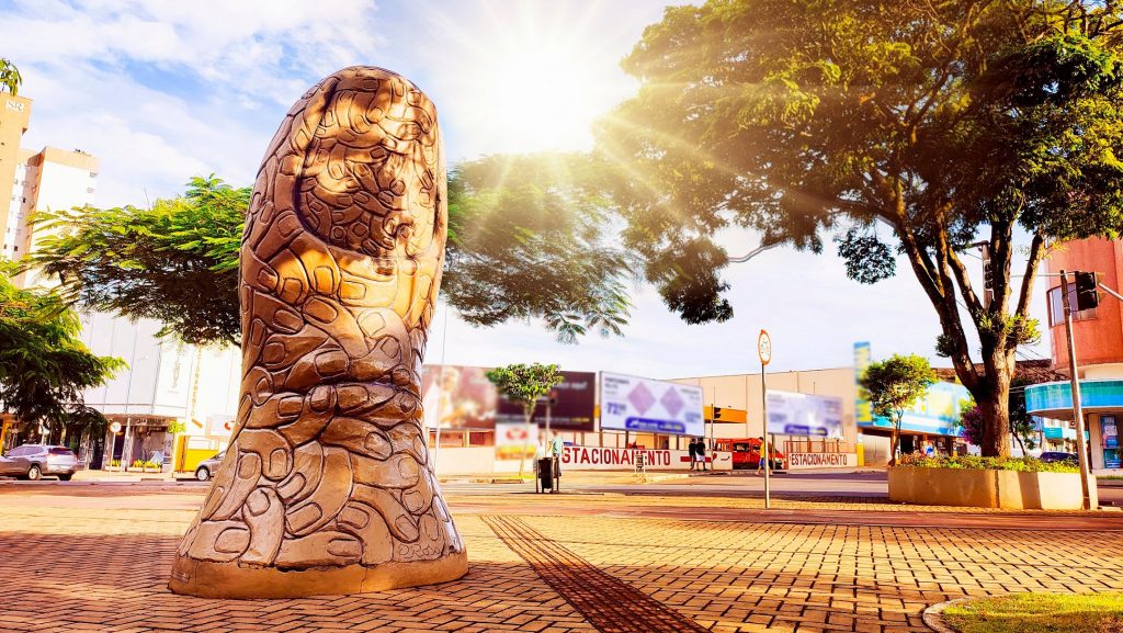 Segunda-feira começa no modo “forno ligado” em Cascavel, com trilha sonora de sol escaldante