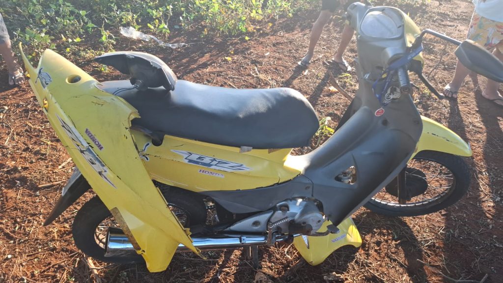 Acidente entre carro e motoneta deixa motociclista ferido na PR-317 em Quarto Centenário