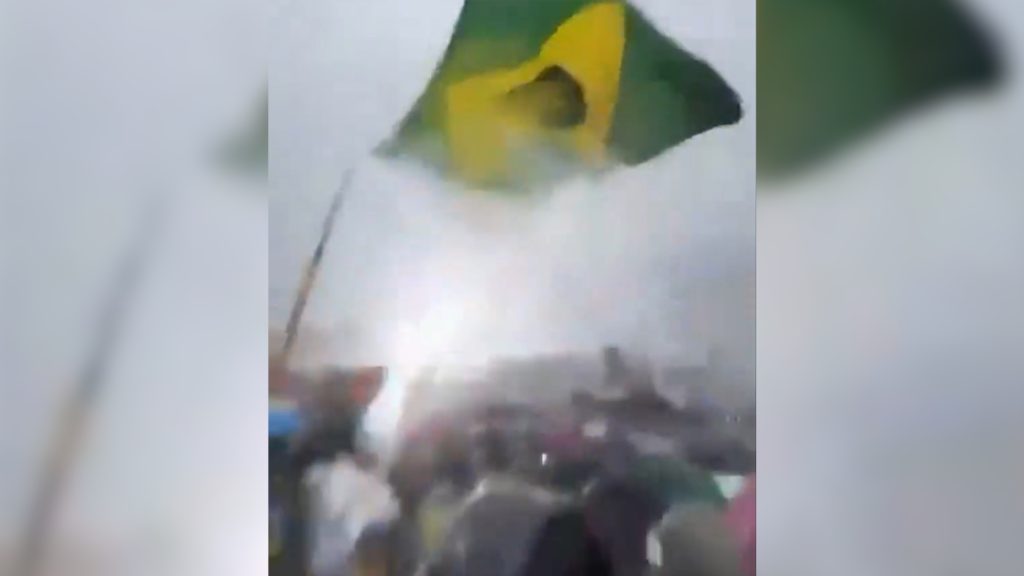 Vídeo registra momento em que raio atinge área de ato de Nikolas Ferreira; 80 pessoas foram socorridas