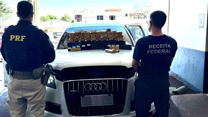 Ação integrada apreende cerca de 233 iPhones em carro de luxo na BR-277, em Cascavel