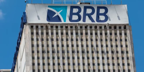 Diretor do BRB fica em silêncio ao depor à PF sobre compra do Master