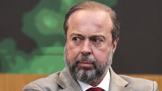 Ministro cobra solução para vazamento de água em minas da Vale