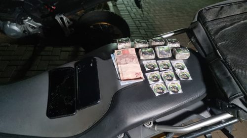 Rocam detém condutora de Fiat Palio com cocaína e maconha na Região do Lago Rocam detém condutora de Fiat Palio com cocaína e maconha na Região do Lago