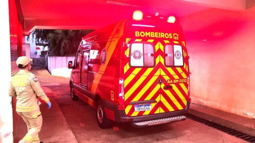 Bombeiros atendem mulher ferida após suposto atropelamento por moto no Pioneiros Catarinense Bombeiros atendem mulher ferida após suposto atropelamento por moto no Pioneiros Catarinense