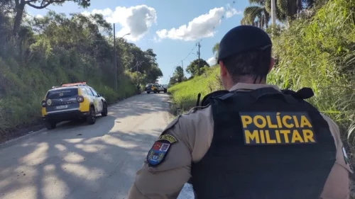 Discussão vira execução: marido mata esposa a tiros dentro do carro e tenta suicídio Imagem referente a Discussão vira execução: marido mata esposa a tiros dentro do carro e tenta suicídio