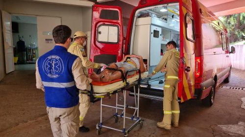 Após sofrer queda, idoso é socorrido pelo Siate Após sofrer queda, idoso é socorrido pelo Siate