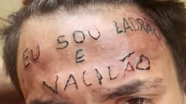 “Ladrão e vacilão”: jovem que teve frase tatuada na testa volta a ser preso