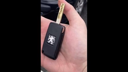 Foi perdido uma chave de carro no bairro Coqueiral