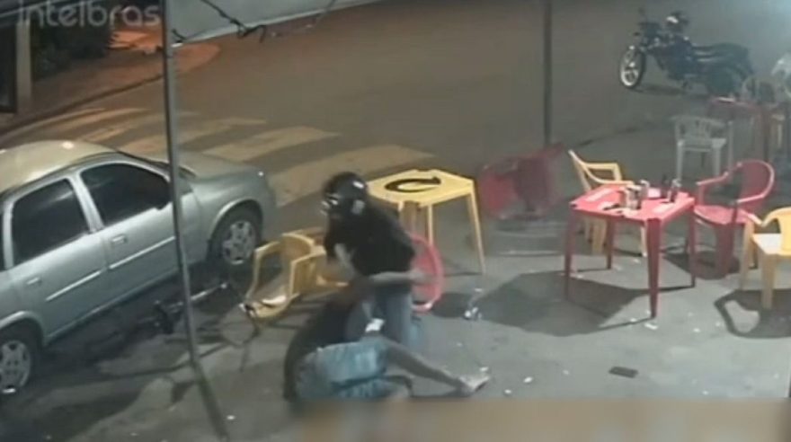 Homem é baleado, luta com o atirador, mas acaba morrendo, no Paraná