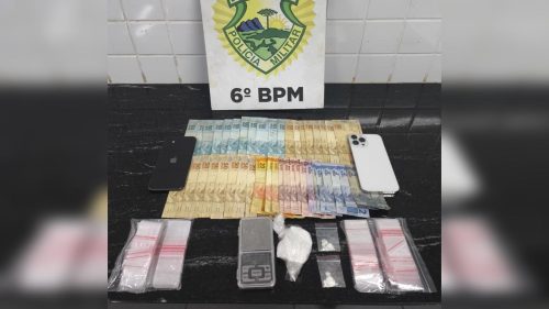 Cocaína, balança e Ford Fusion: Choque desmonta esquema delivery de ‘pó’ no Santa Cruz Cocaína, balança e Ford Fusion: Choque desmonta esquema delivery de ‘pó’ no Santa Cruz